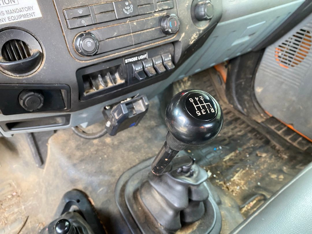 2013 FORD F750 - Image 8